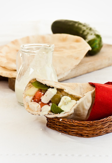 Pane arabo alla greca con salsa tzaziki